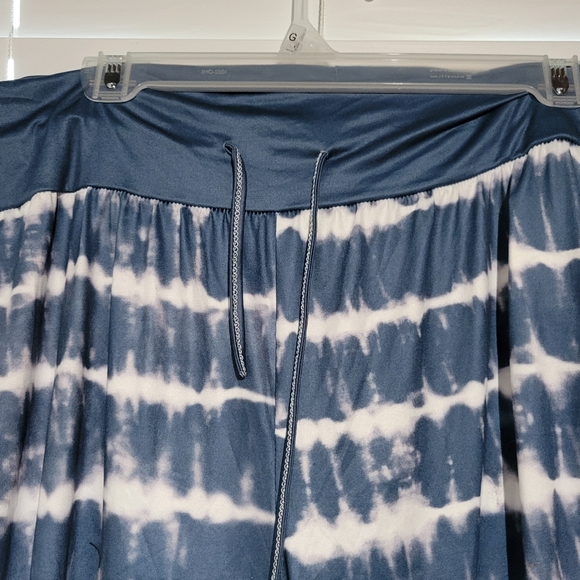 Floral Blooming Blue & White Lounge Pants - NWT - Size 2XL - Picture 5 of 7